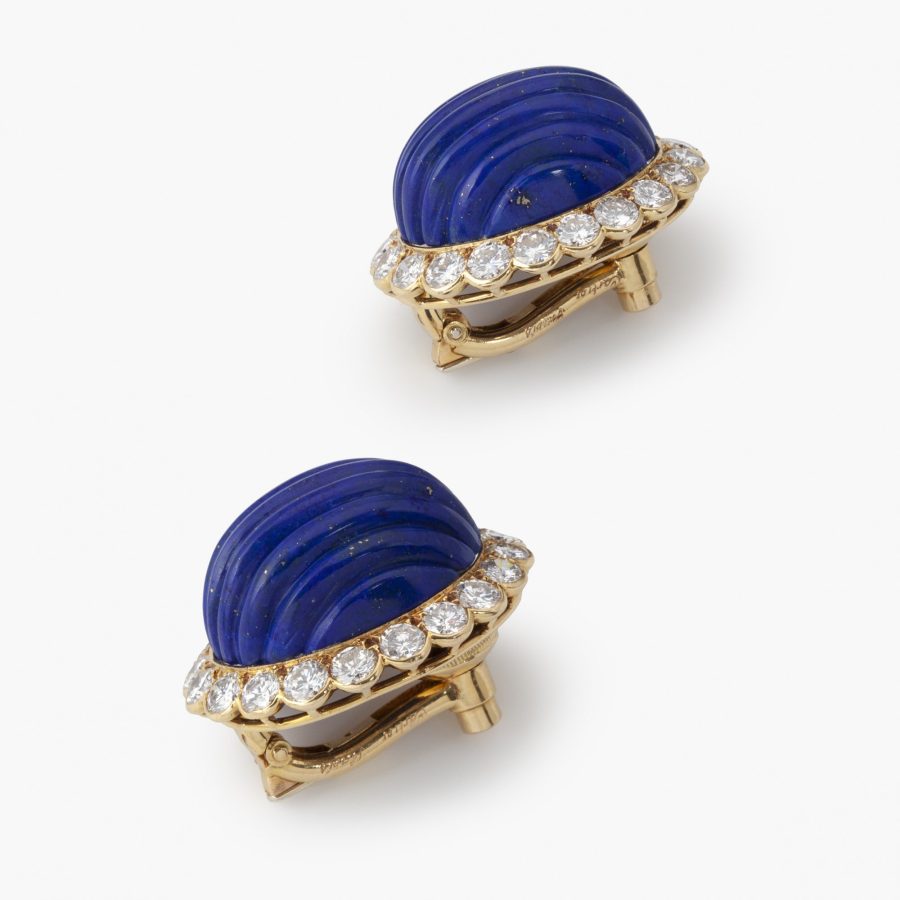 Cartier oorclips lapis lazuli en diamant Parijs circa 1970