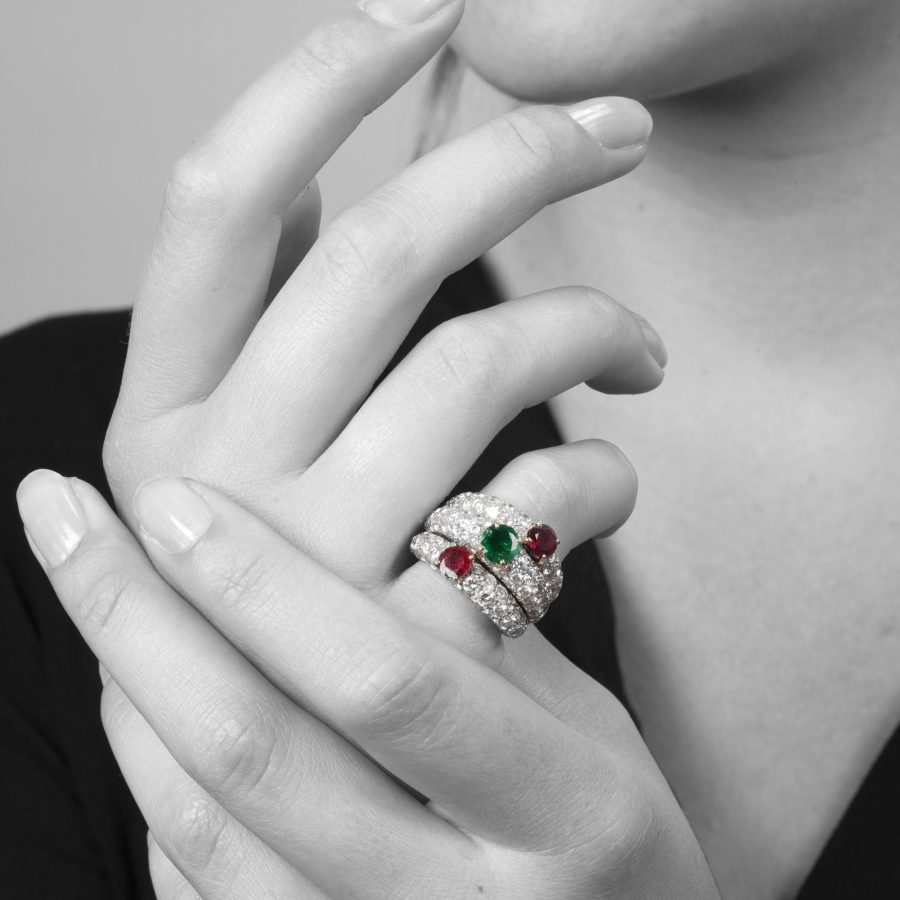 Cartier bombé ring diamant robijn smaragd ca 1960