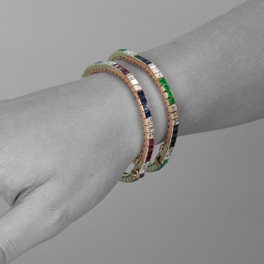Bvlgari set van twee rivière armbanden diamant robijn saffier smaragd