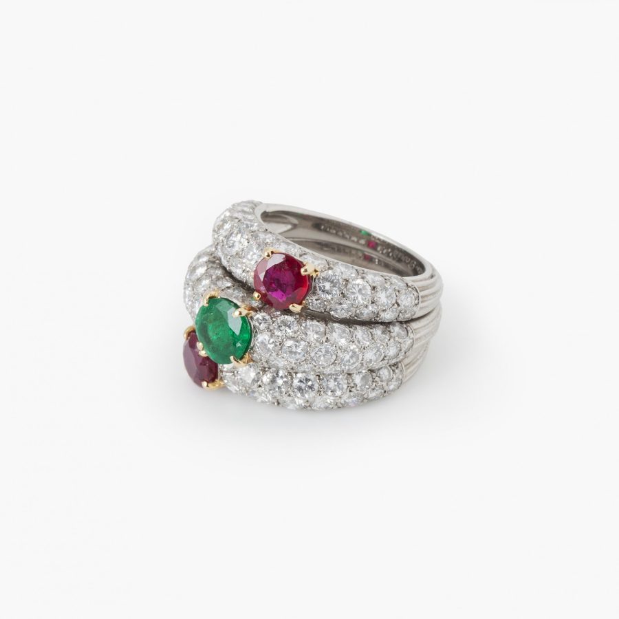Cartier bombé ring diamant robijn smaragd ca 1960