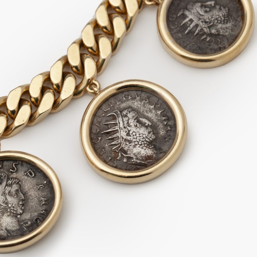 Bvlgari geelgouden 'Monete' collier waaraan negen antieke zilveren munten