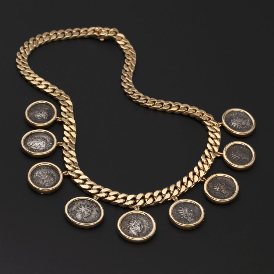 Bvlgari geelgouden 'Monete' collier waaraan negen antieke zilveren munten