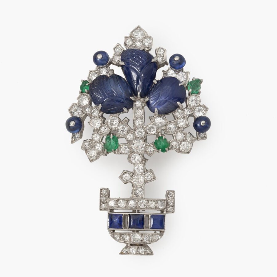 Platina broche bezet met diamant, saffier en smaragd boompje ca 1950
