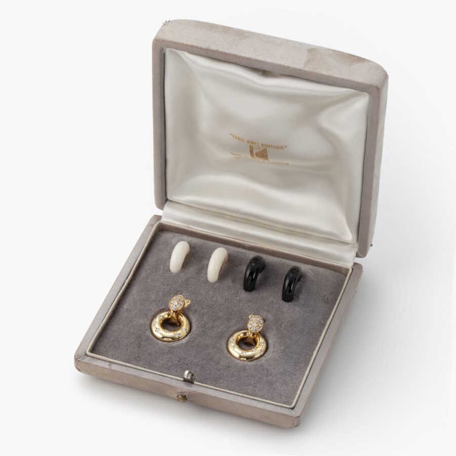 Geelgouden oorclips met drie paar verwisselbare ringen in origineel etui door Van Cleef & Arpels, Parijs