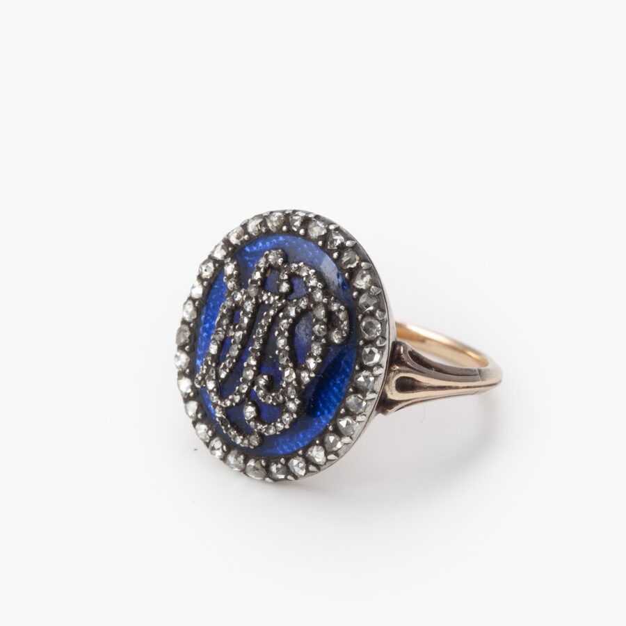 Antieke ring roosdiamant en blauw emaille monogram circa 1880