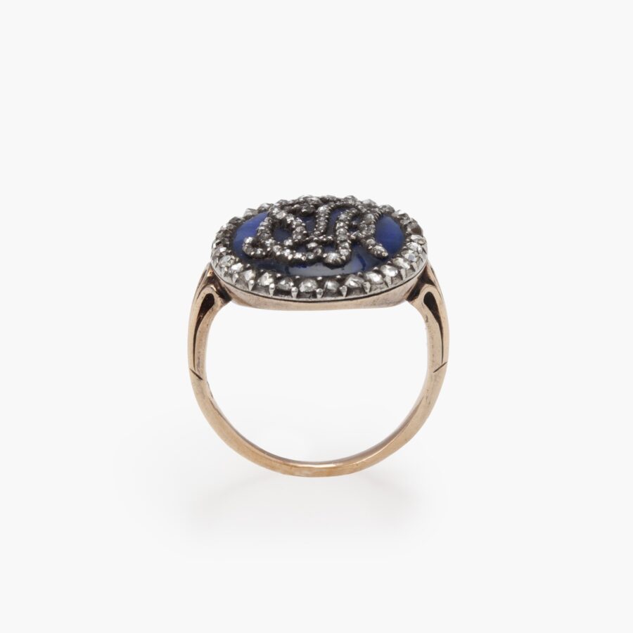 Antieke ring roosdiamant en blauw emaille monogram circa 1880