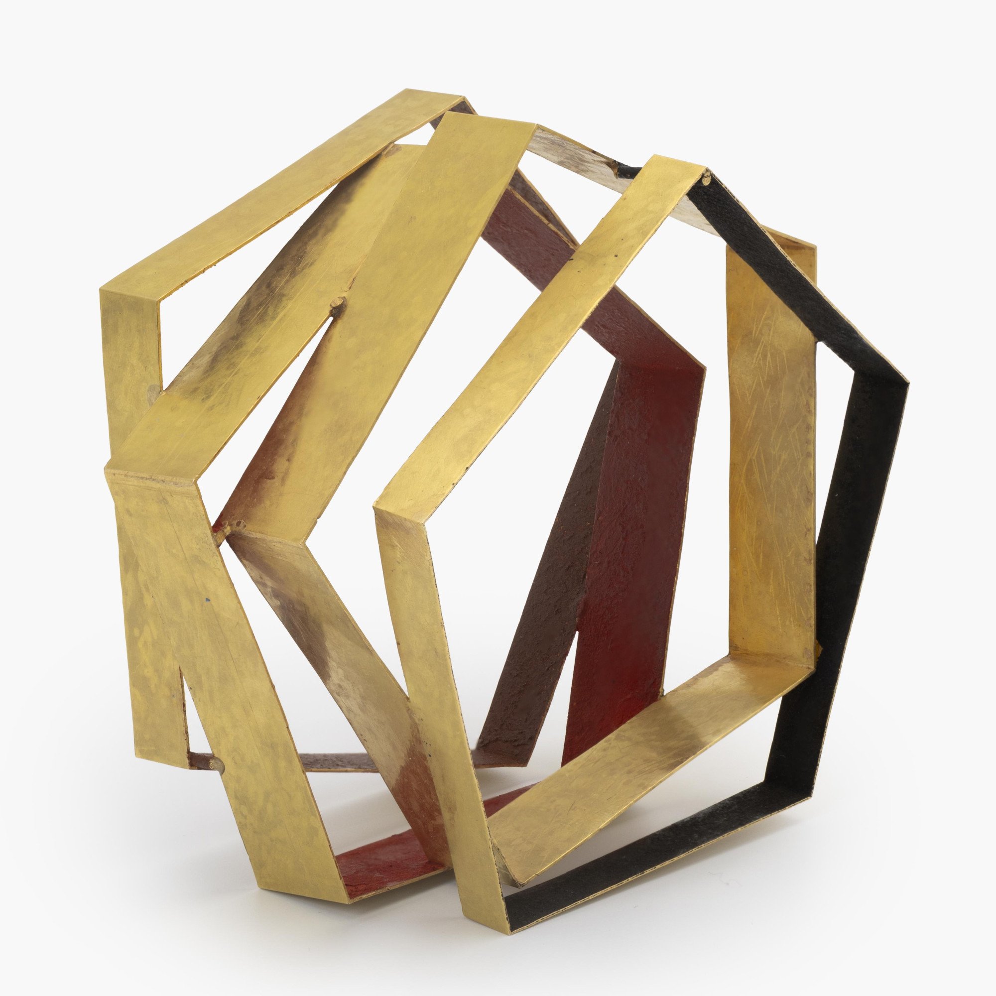 Een achttien karaat geelgouden armband met pigment (bruin, rood en zwart). Gesigneerd G. Babetto, Padua, vervaardigd omstreeks 2012.