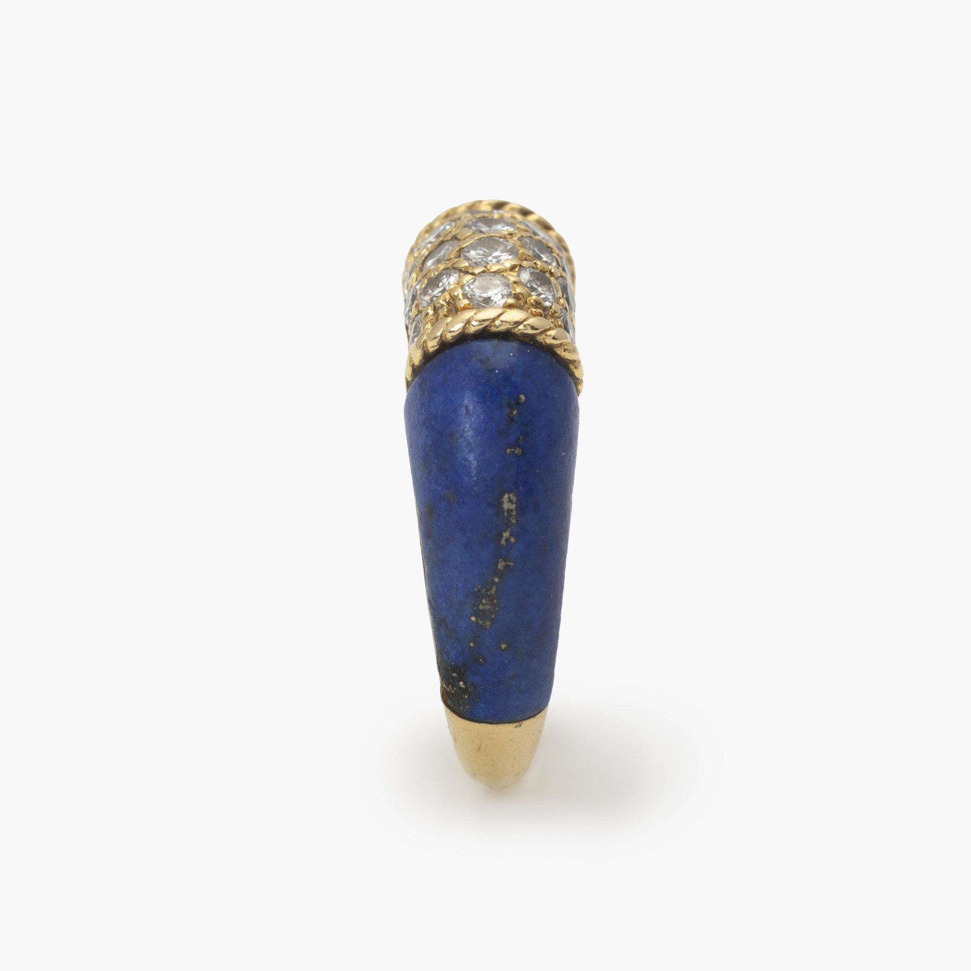 Een achttien karaat geelgouden ring “Philippine”, bezet met diamant en lapis lazuli. Gesigneerd Van Cleef & Arpels, gedateerd 1968. Met originele pouch.