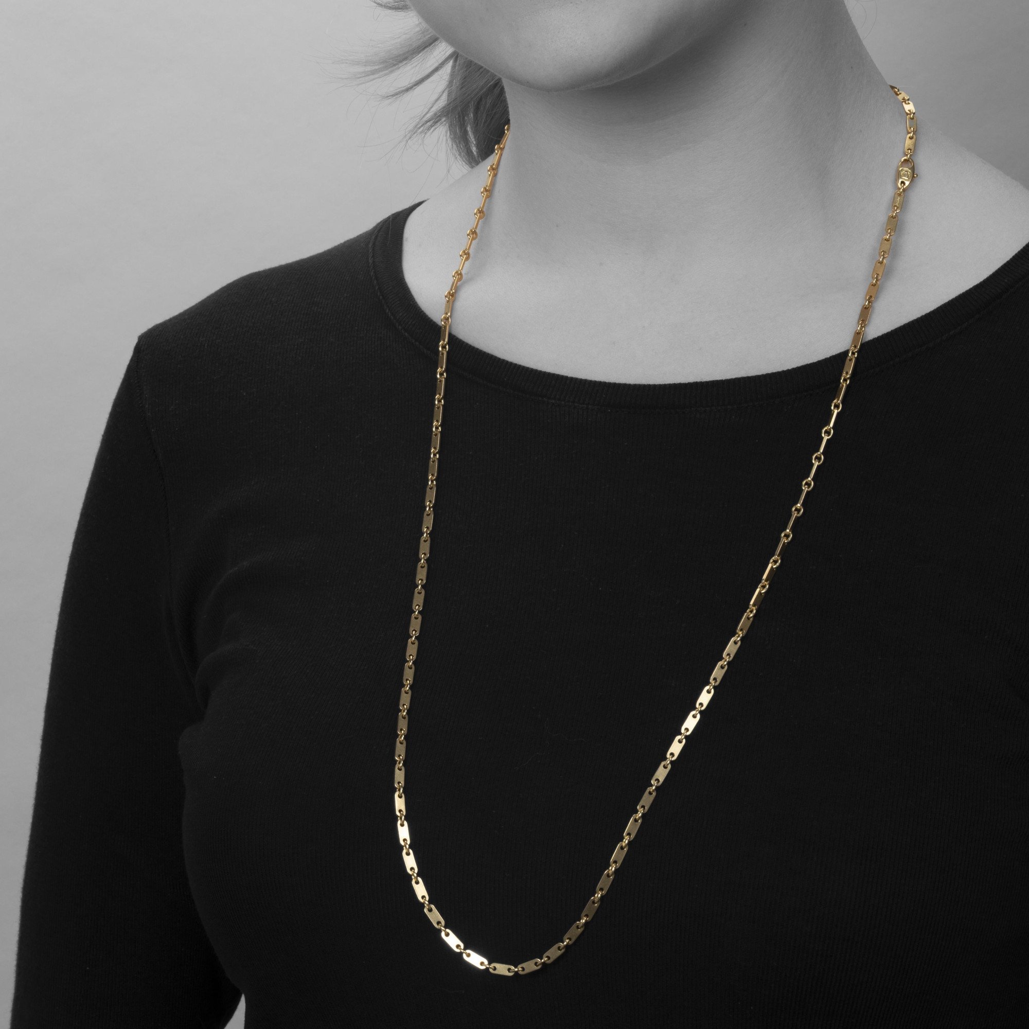 Een achttien karaat geelgouden collier ‘Fidelity’. Gesigneerd Cartier, vervaardigd omstreeks 1990 en genummerd. Met origineel etui.