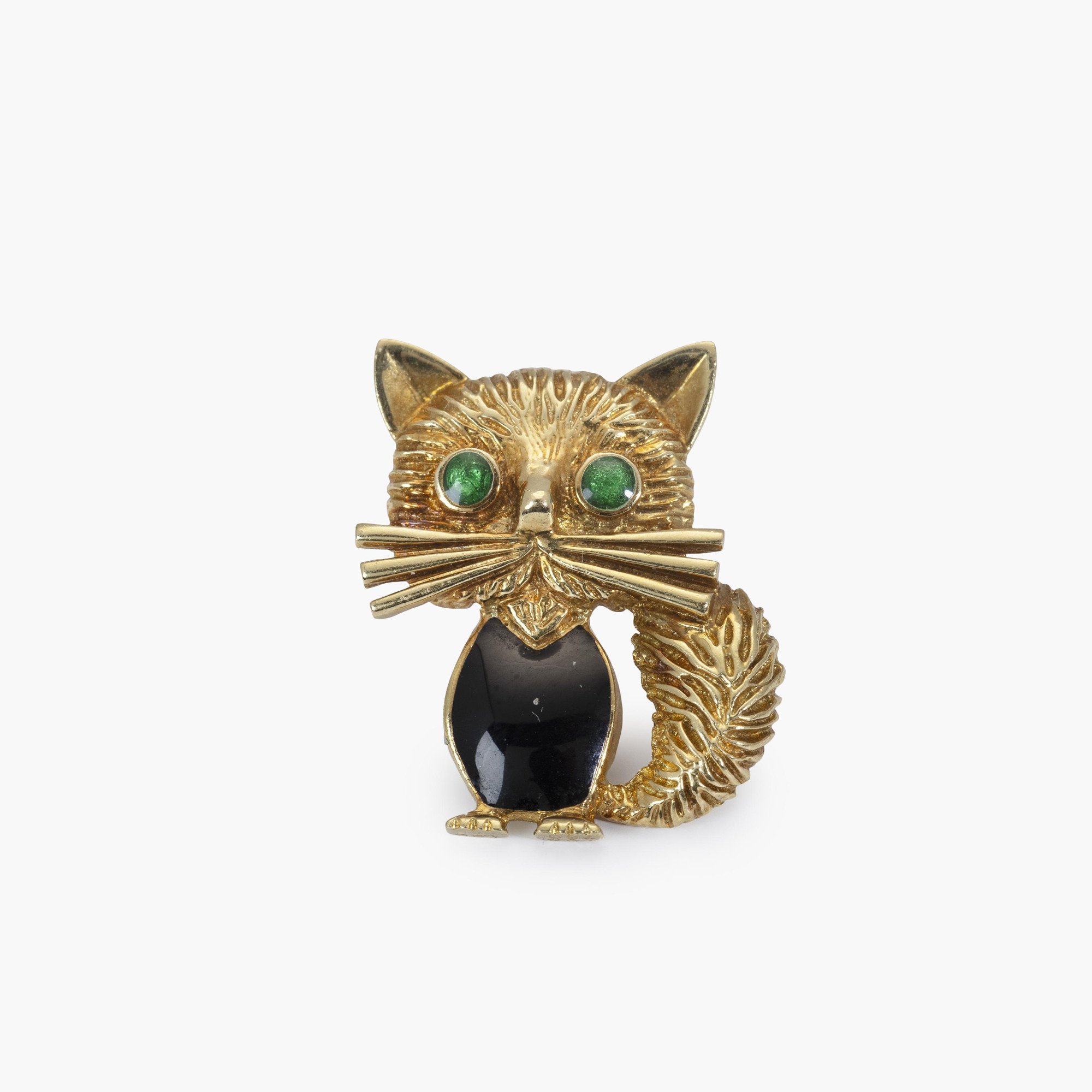 Een achttien karaat geelgouden pin/reverspeld “Chat Malicieux”. Gesigneerd Van Cleef & Arpels, Parijs, omstreeks 1980 en genummerd.