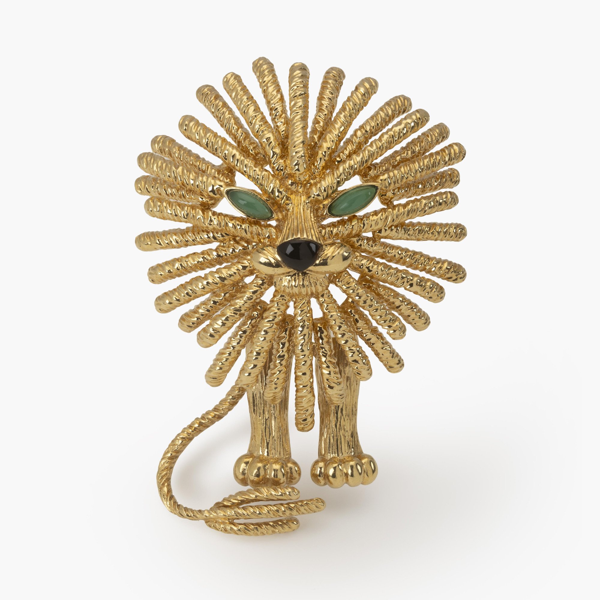 Een achttien karaat geelgouden broche in de vorm van een leeuw. Gesigneerd Van Cleef & Arpels, Parijs, gedateerd 1972 en genummerd. In origineel etui.