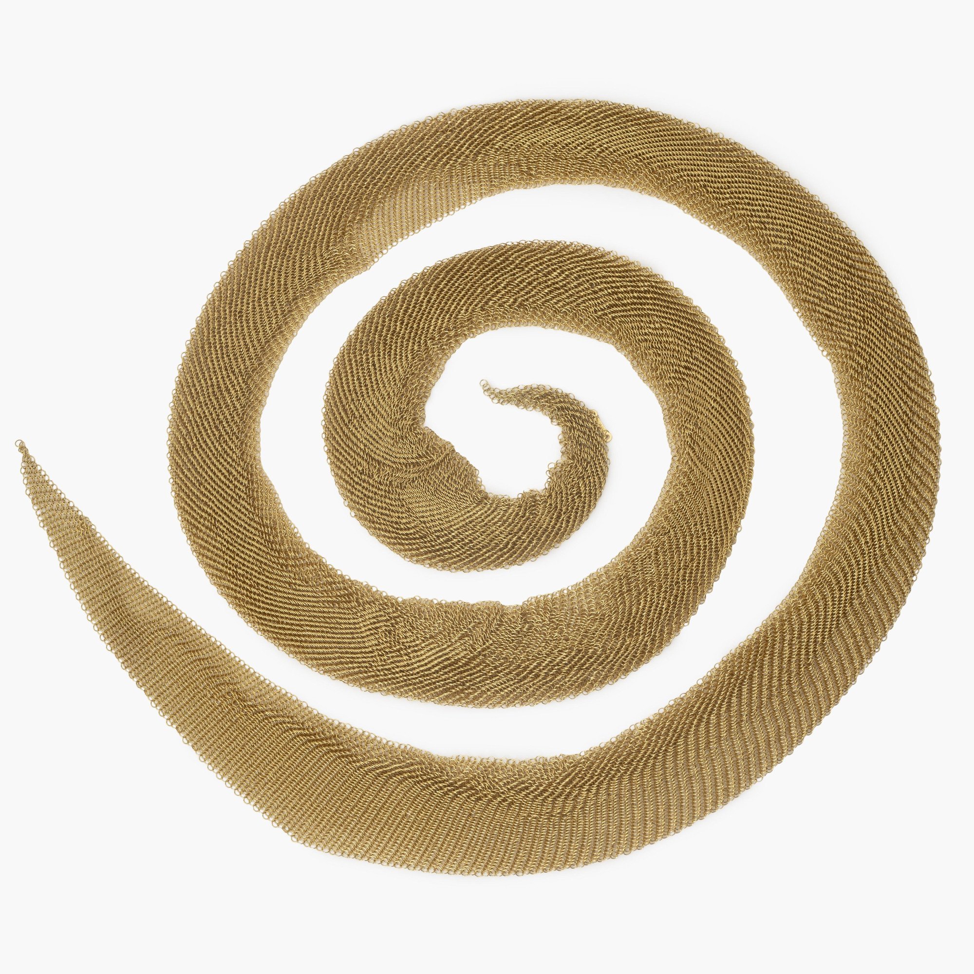 Een achttien karaat geelgouden collier in de vorm van een sjaal, gesigneerd Elsa Peretti voor Tiffany & Co., vervaardigd in de USA, circa 1980.